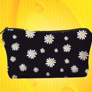 Daisy print makeup bag zip top lined